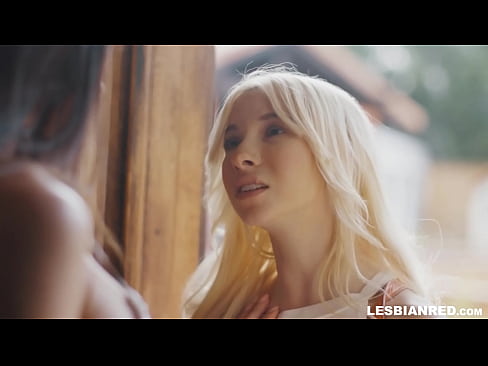 ❤️ Dívka se po několika měsících vrátí domů a skončí u lízání kundy své nevlastní matky ️❌ Šukání u cs.com-porn-kai.ru ❌
